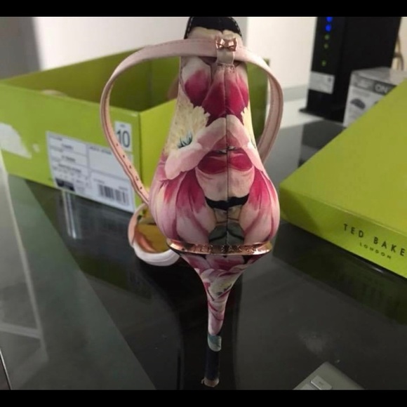 Tes Baker Heels - Picture 4 of 4